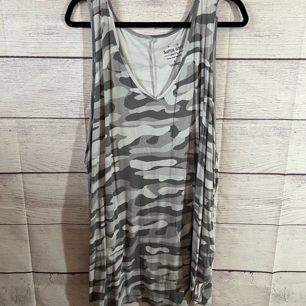 Torrid Favorite Tunic Super Soft V-Neck Tunic Tank. Size 6x 6X